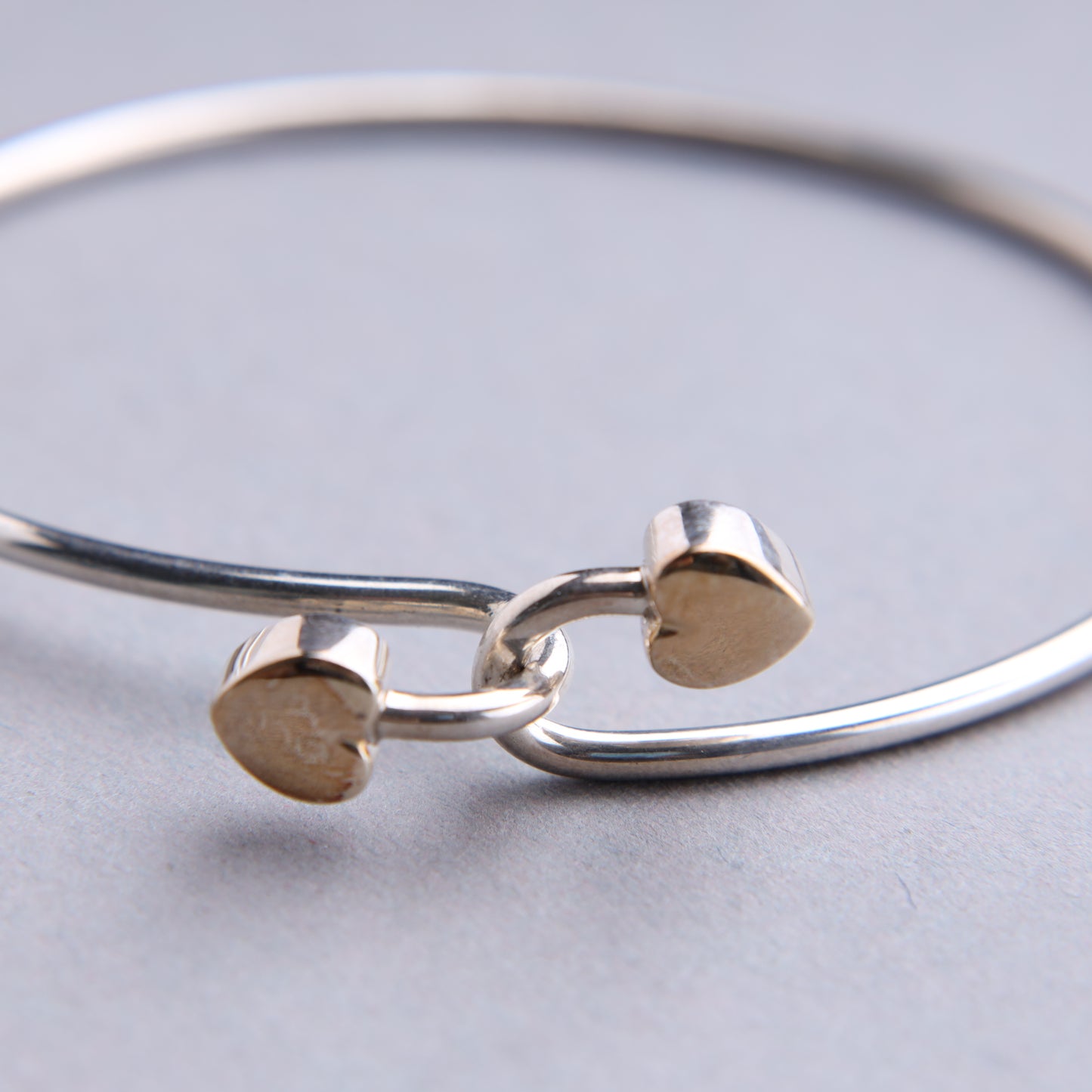 Tiffany & Co. / Double Heart Hook Bangle