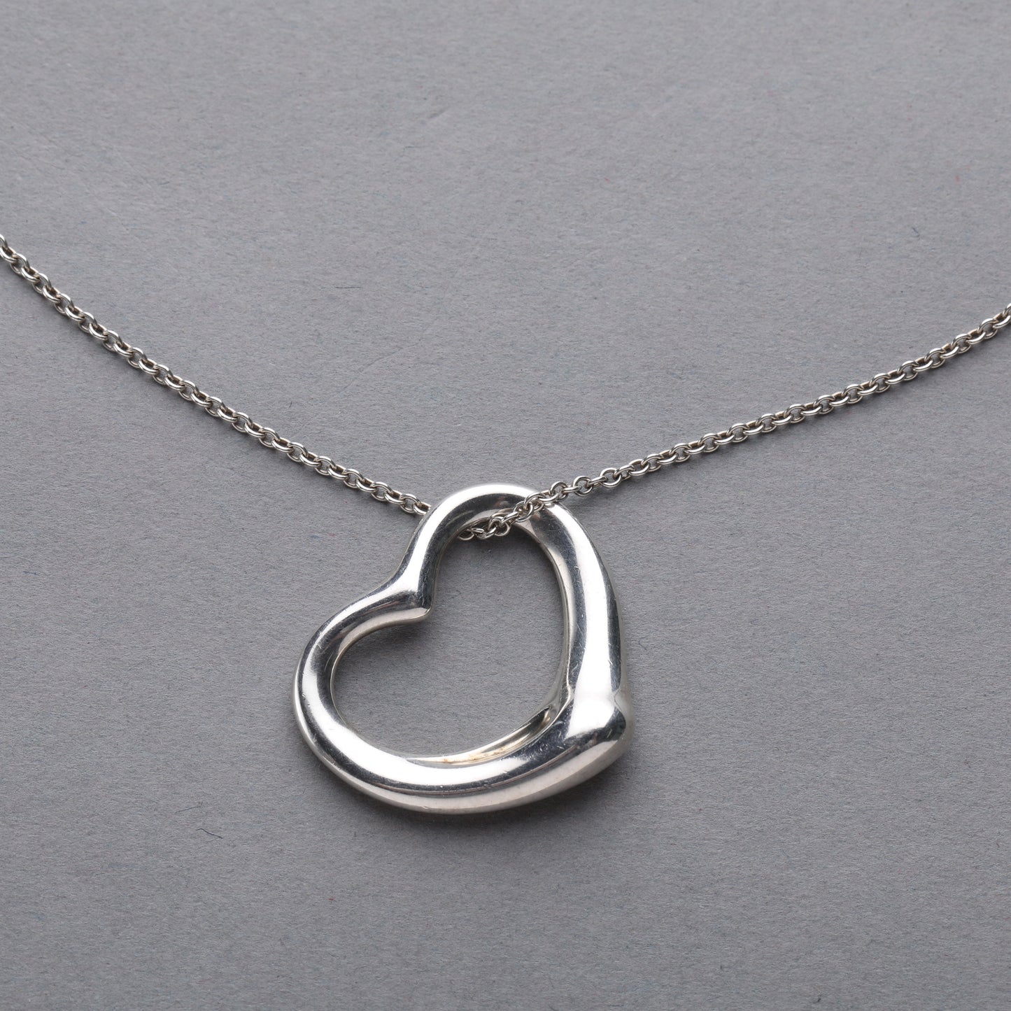 Tiffany & Co. / Open Heart Necklace
