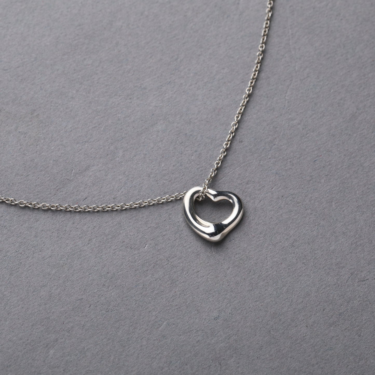 Tiffany & Co. / Open Heart Necklace S