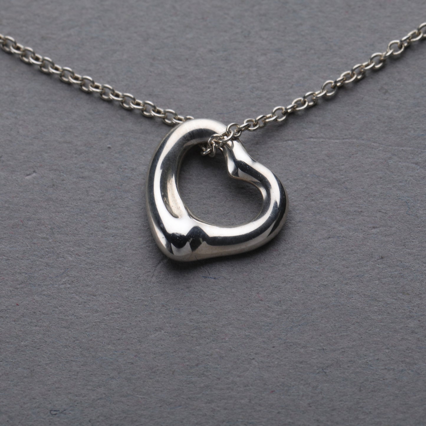 Tiffany & Co. / Open Heart Necklace S