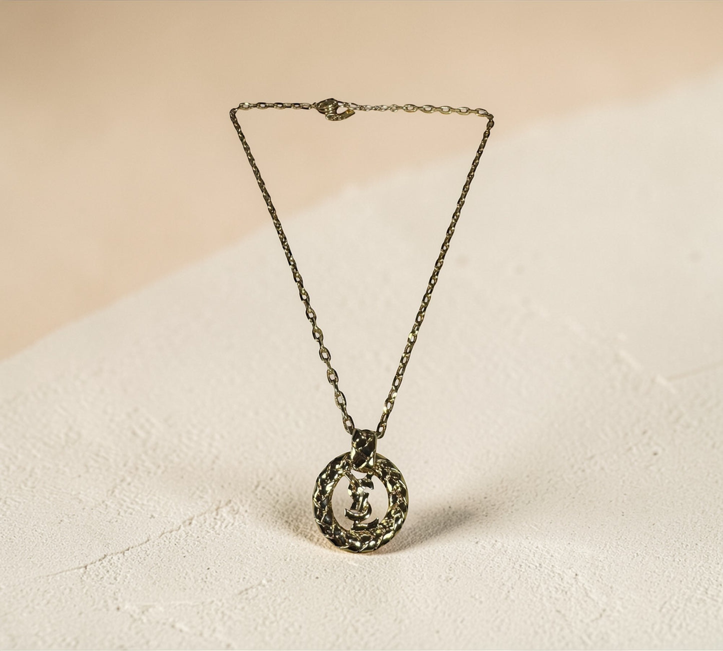 Yves Saint Laurent ヴィンテージ Cassandre Logo Pendant Necklace イヴ・サンローラン カサンドラ ロゴ ペンダント ネックレス ゴールド 56cm