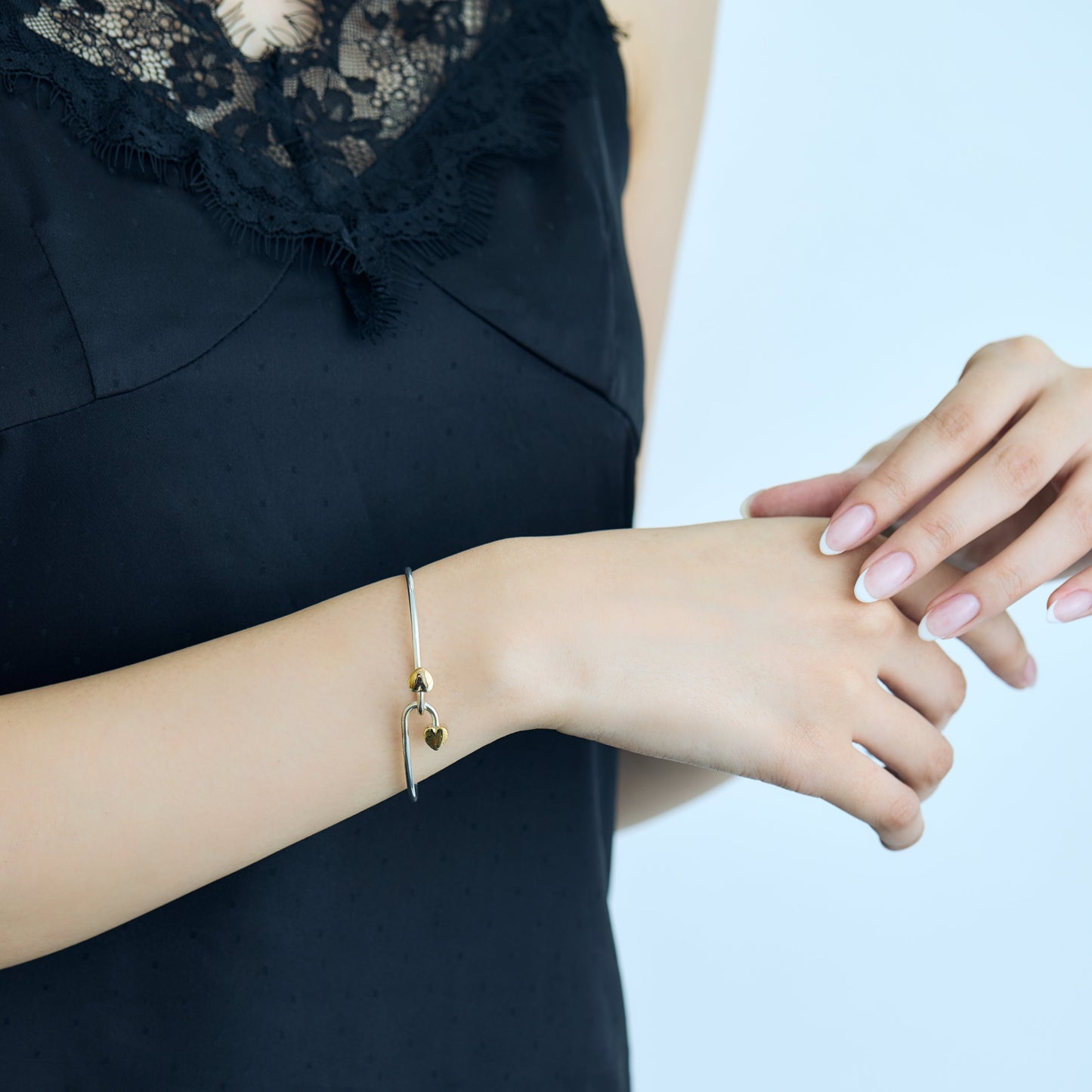Tiffany & Co. / Double Heart Hook Bangle