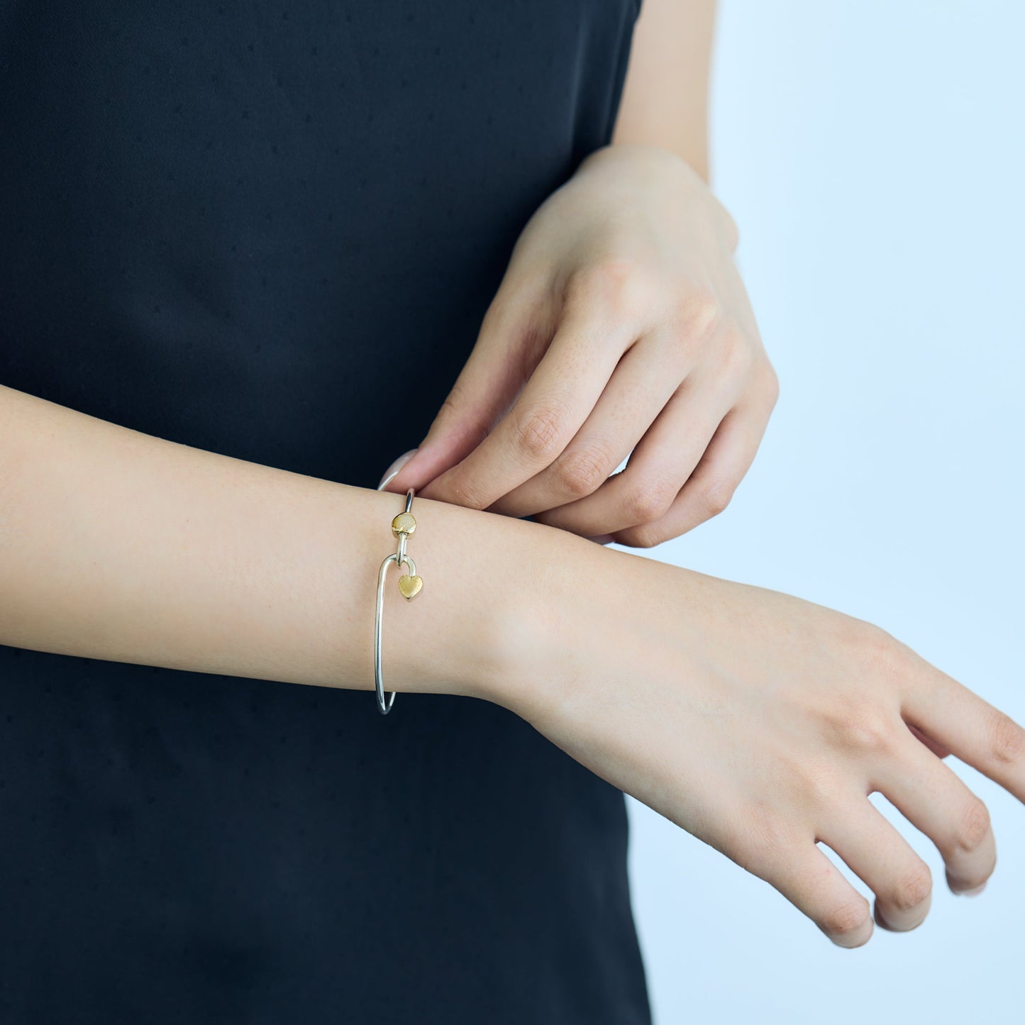 Tiffany & Co. / Double Heart Hook Bangle