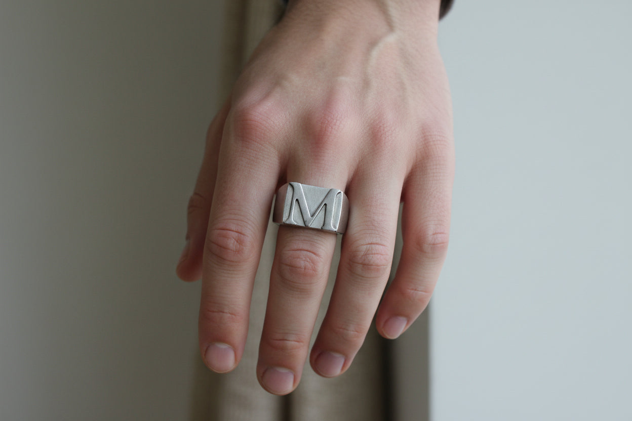 Maison Margiela M Logo Engraved Signet Ring メゾン マルジェラ Mロゴ ビッグフェイス シグネット リング シルバー925 16号