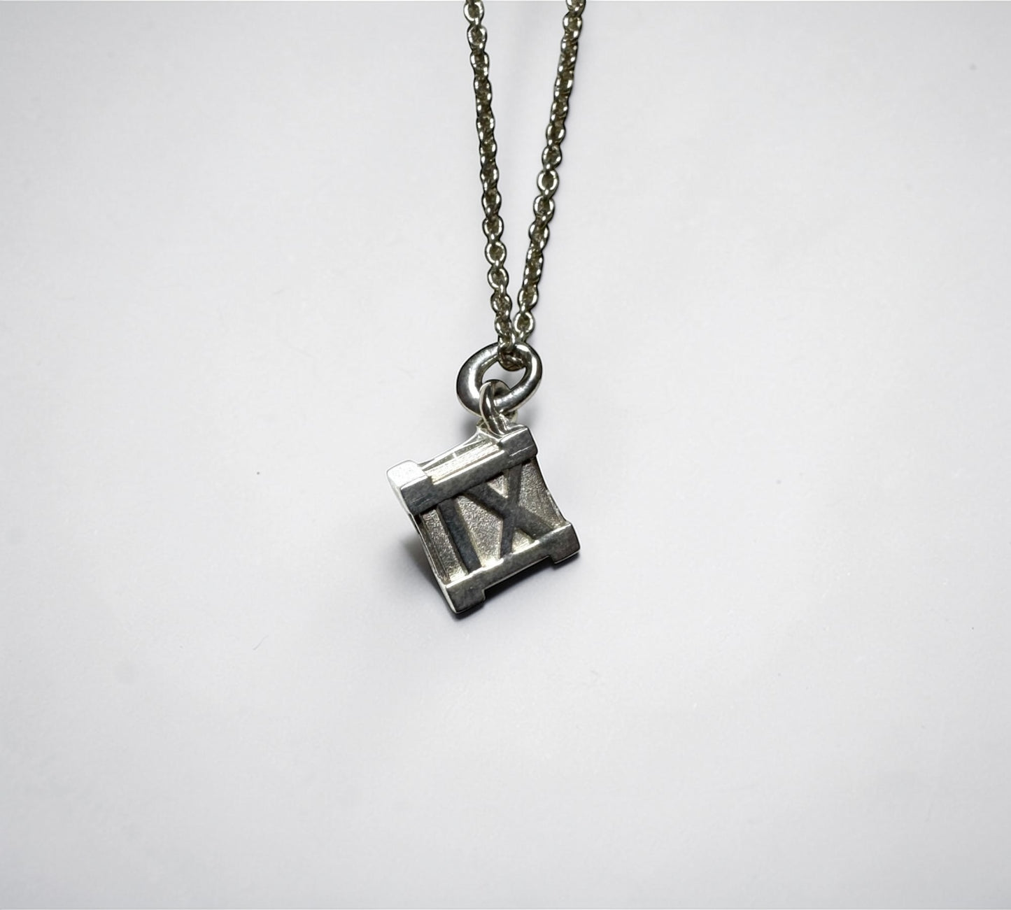 Tiffany & Co. ヴィンテージ アトラス キューブ ネックレス シルバー925 ローマ数字